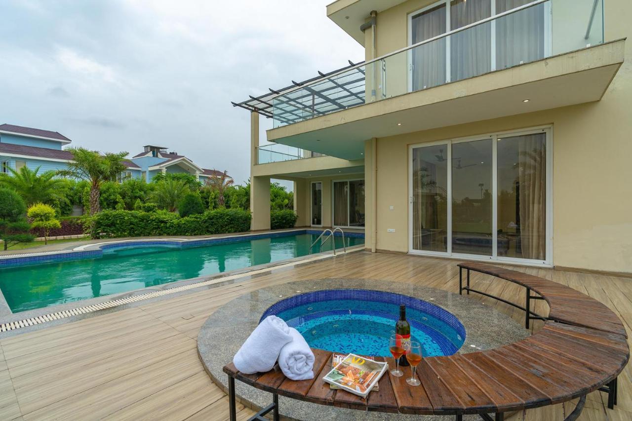 Stayvista At Blanc Belle With Outdoor Pool Sohna Exterior photo