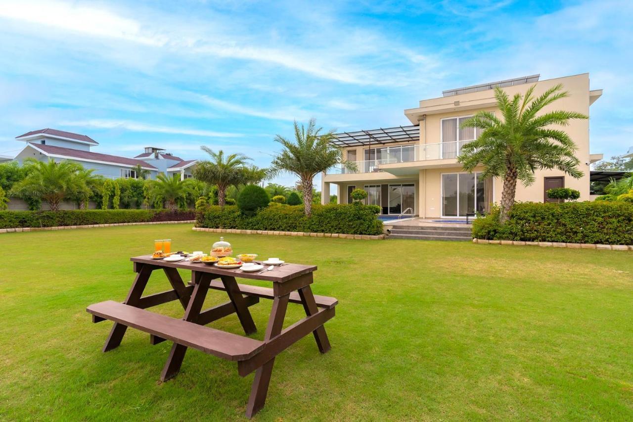 Stayvista At Blanc Belle With Outdoor Pool Sohna Exterior photo