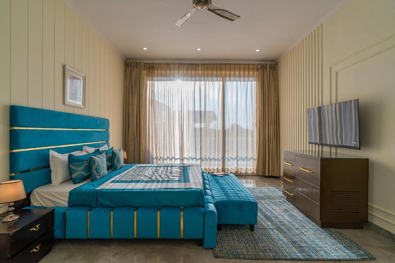 Stayvista At Blanc Belle With Outdoor Pool Sohna Exterior photo
