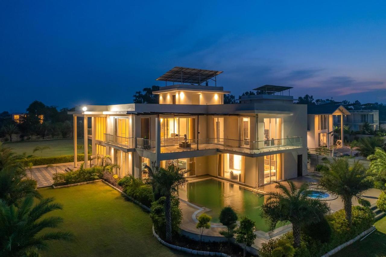 Stayvista At Blanc Belle With Outdoor Pool Sohna Exterior photo