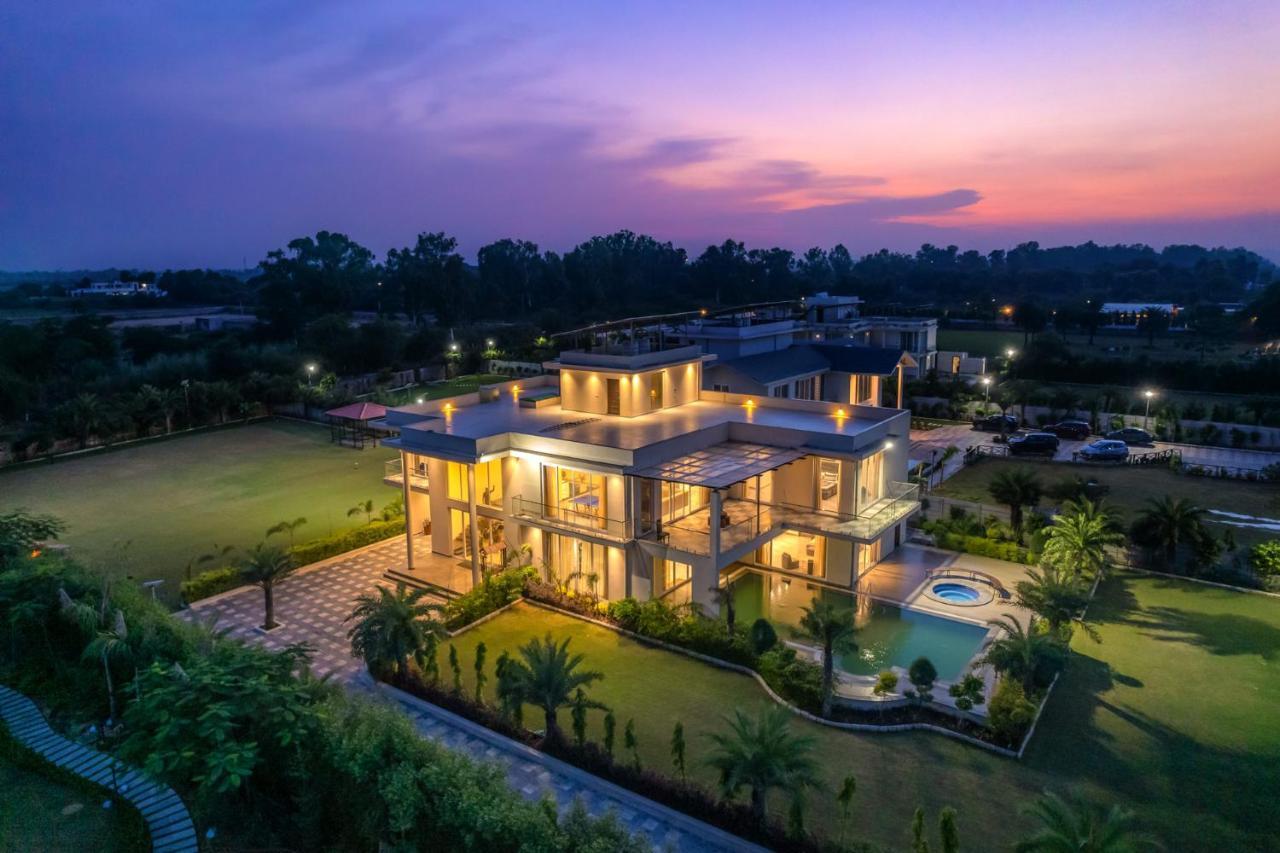 Stayvista At Blanc Belle With Outdoor Pool Sohna Exterior photo
