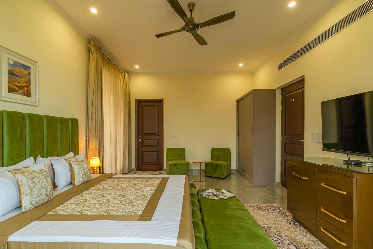 Stayvista At Blanc Belle With Outdoor Pool Sohna Exterior photo