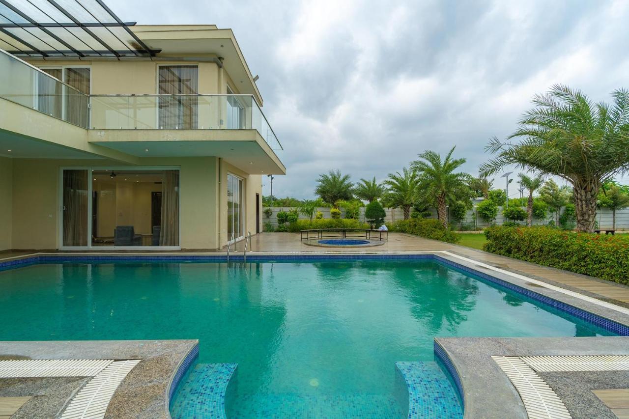 Stayvista At Blanc Belle With Outdoor Pool Sohna Exterior photo
