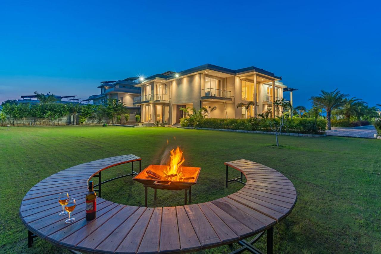 Stayvista At Blanc Belle With Outdoor Pool Sohna Exterior photo